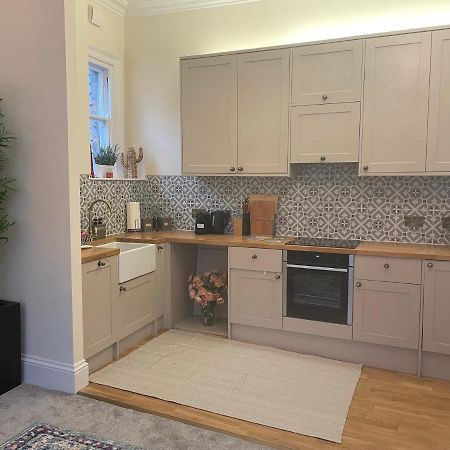 Luxury Apartment Opposite The Shambles Йорк Екстериор снимка