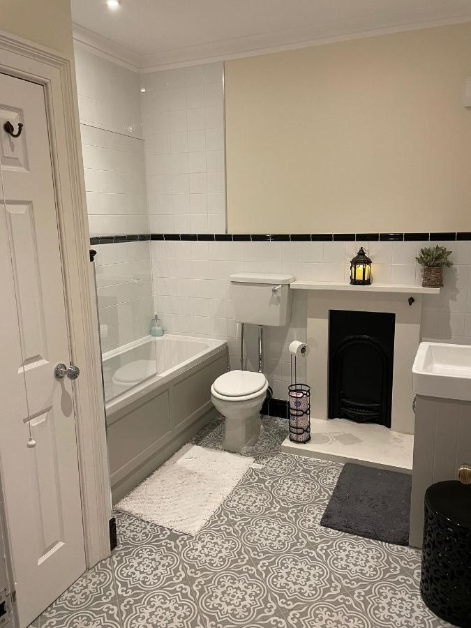 Luxury Apartment Opposite The Shambles Йорк Екстериор снимка