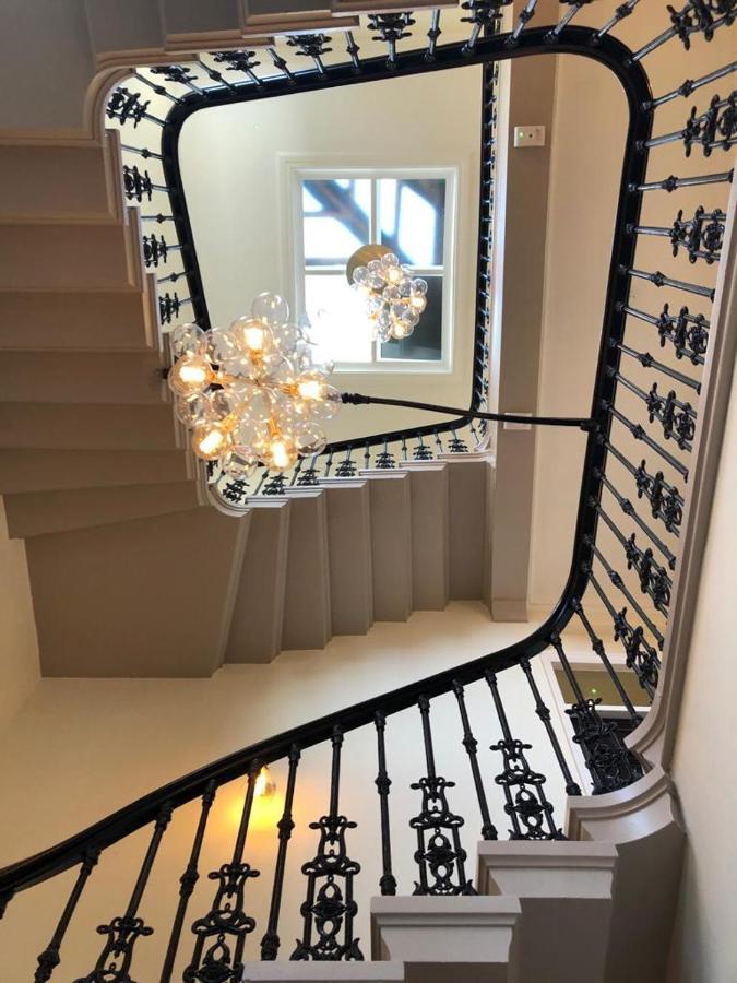 Luxury Apartment Opposite The Shambles Йорк Екстериор снимка
